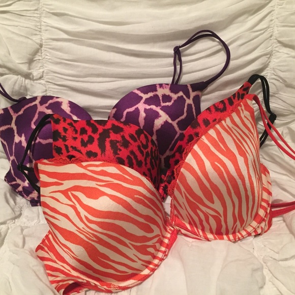 Lot of 3 Victoria Secret Bras. Size 32 D - Picture 1 of 4